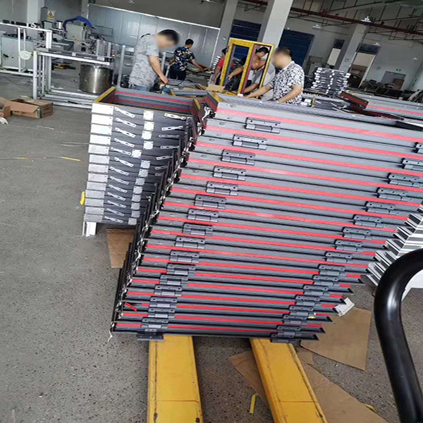 三樂門業工廠生產防火窗